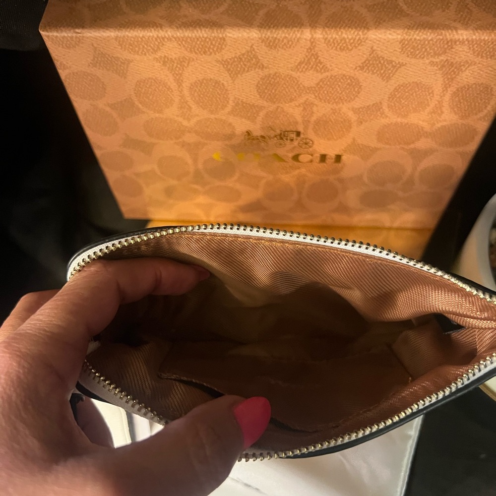 Coach Floral Signature Canvas Wristlet | NWT | Box & Dust Bag Included - Picture 12 of 13